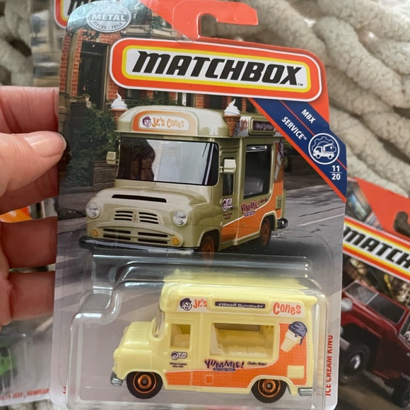 BUNDLE OF 8 MISC MATCHBOX CARS - Picture 6 of 9